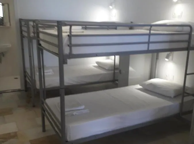 Naxos Hostel Agia Anna (Naxos)